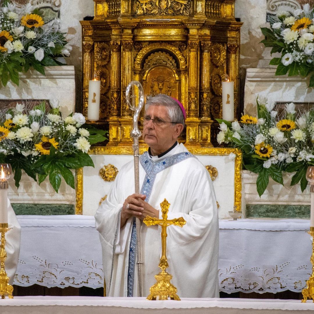 Oggi, nella Festa dell'Esaltazione della Santa Croce, preghiamo per il nostro Ve...